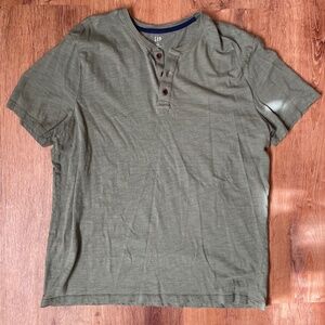 Men’s GAP shirt - size XL
